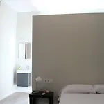 Nwt Paradise Urban Hostel