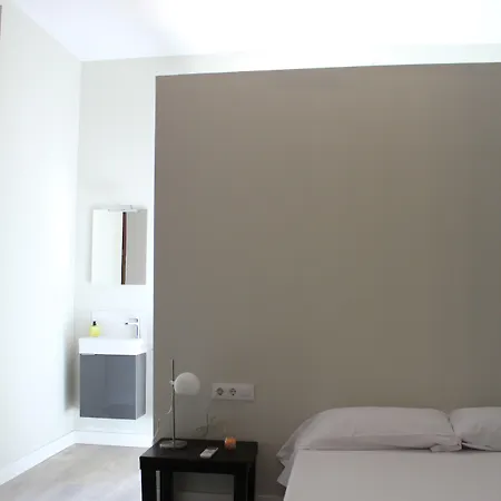 Nwt Paradise Urban Hostel