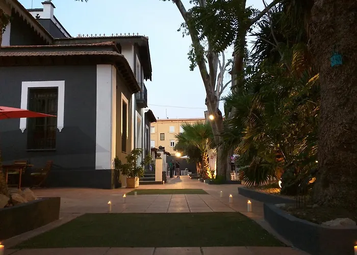 Nwt Paradise Urban Хостел *